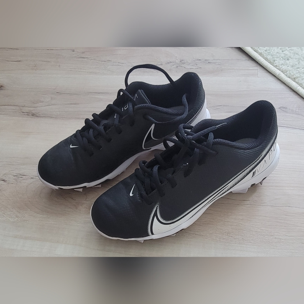 Boys Youth Size 6 Nike Baseball Cleats
